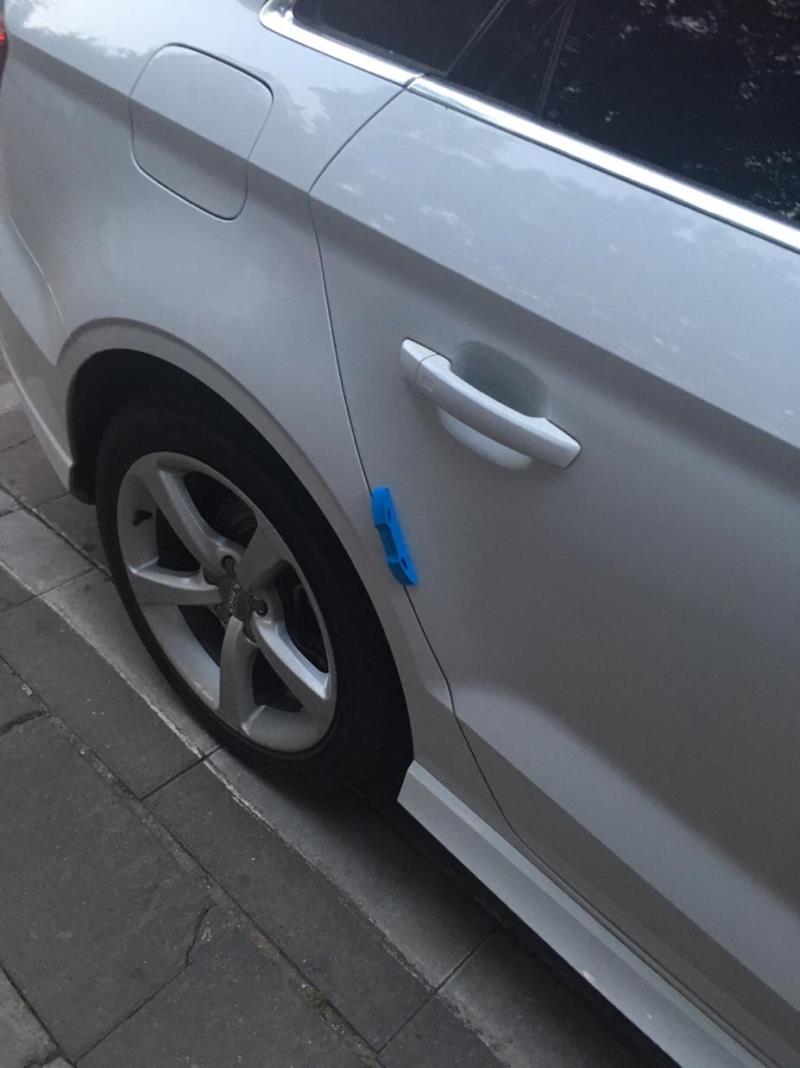 宝马i3，汽车上带的蓝色的是什么