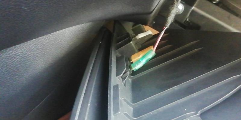 宋max，更换空调滤芯，拆开了储物柜，有两根线连着的，但装上去的时候忘了哪根线连着的哪个插头了，没事吧