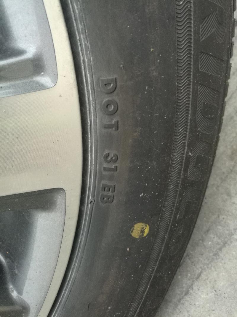 荣威rx8，为什么我的车轮胎生产日期只有两个数字，后面是字母，新车RX8两驱，普利斯通的轮胎