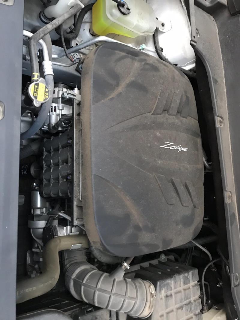 众泰t300，3个月的车，过了首保目前3500公里，发现发动机上面有油油管上面也有，是哪里漏了吗