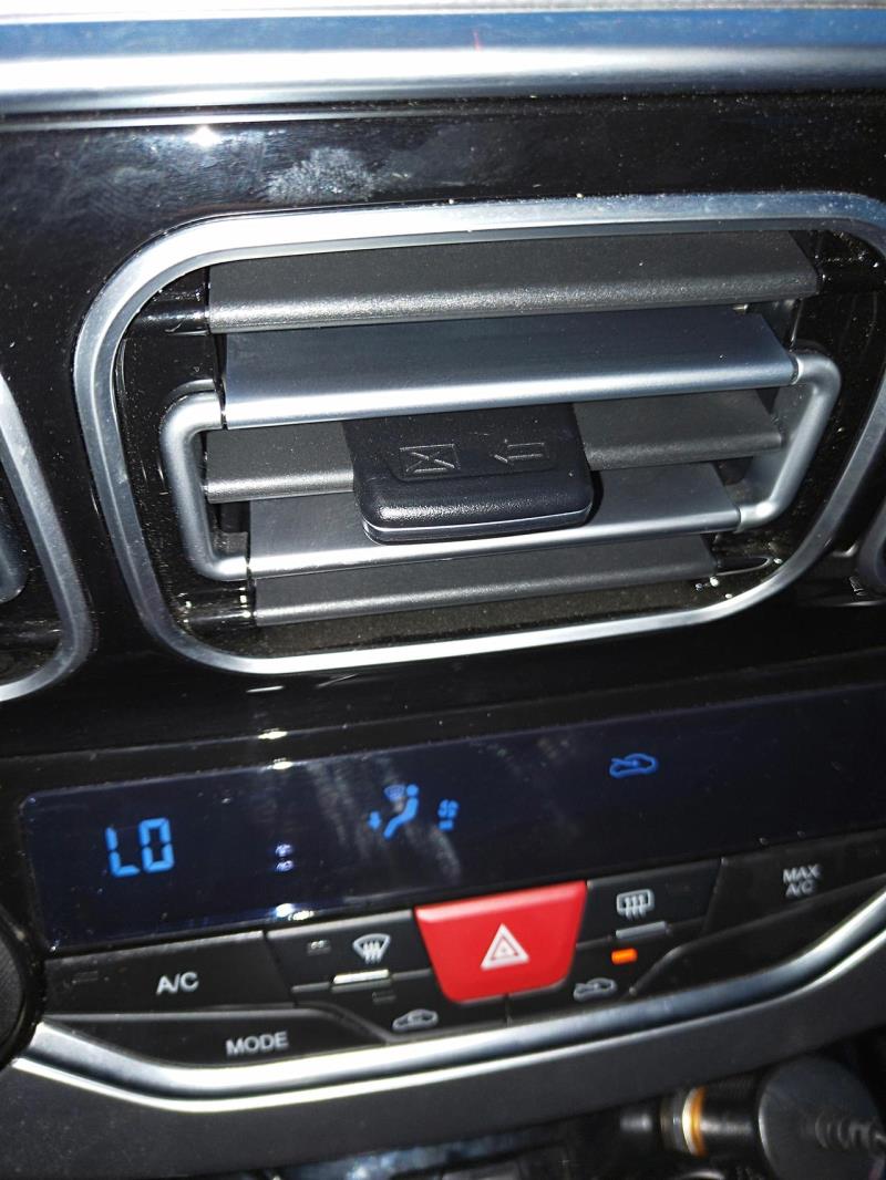 2019款二代海马s5230T自动豪华版一启动汽车空调就自动开启怎么回事，显示如图，停车前把空调关了