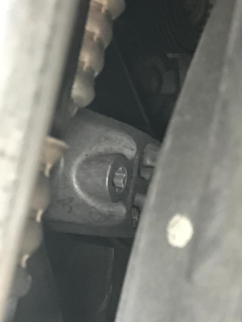 2014款宝马x535i，发动机皮带这个位置，启动的时候抖，下车主们会抖吗，我去修理厂看了下，说正常的，也不懂