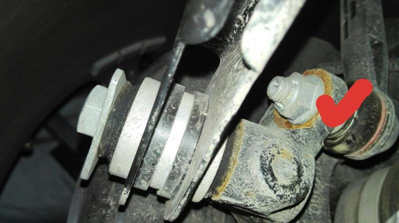 宝马2系，2系底盘问题这个连杆铸件的切面都是锈的吗，不是螺栓，算不算质量问题，怎么解决哦