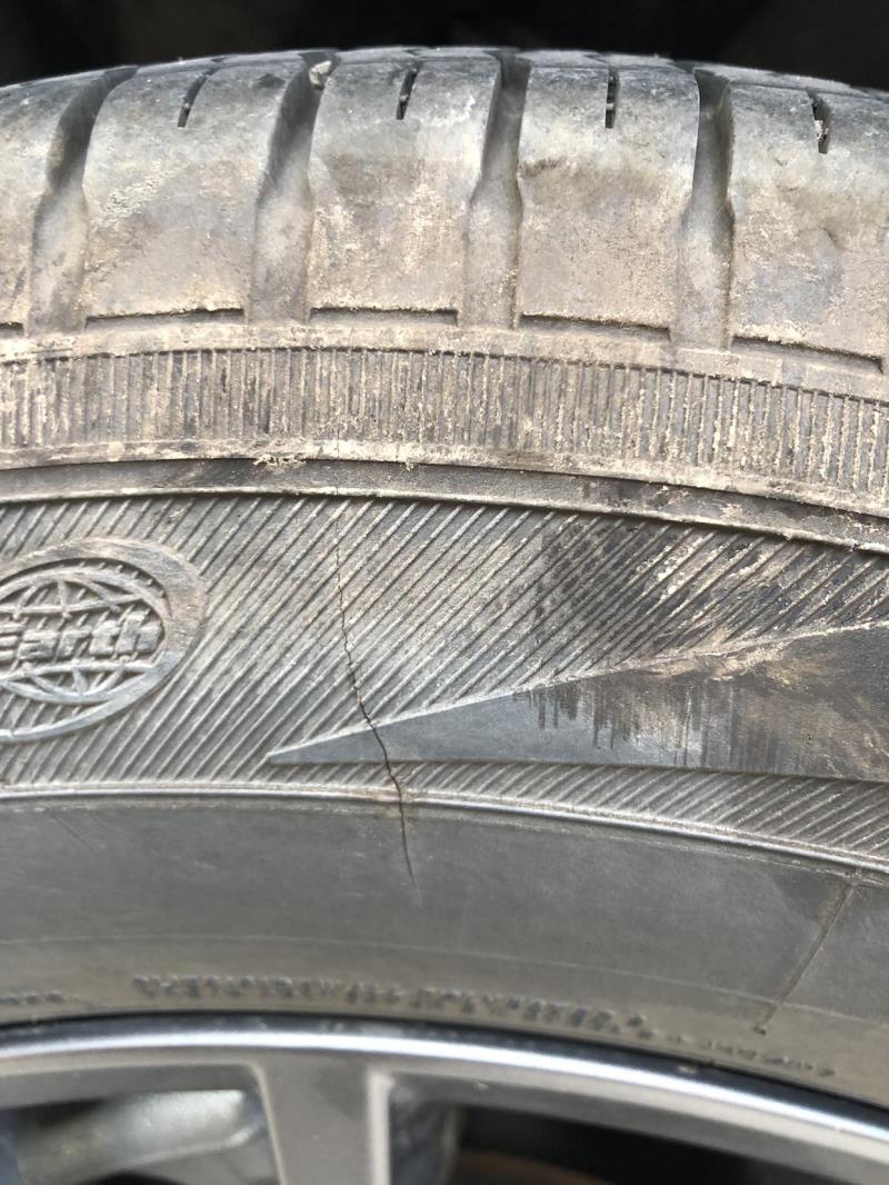 马自达cx-5，本人买车接近一年，行驶大约1.3万公里，车的原装轮胎因质量问题开裂，属于质保范围吗