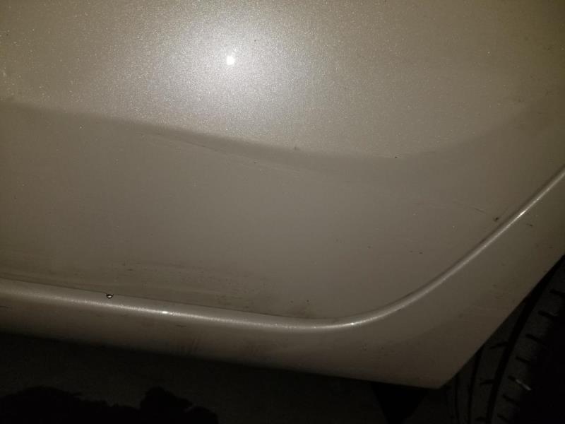雷凌，17款珍珠白停车的时候刮了有没有伤的底漆还有那个凹痕修复大概要多少钱