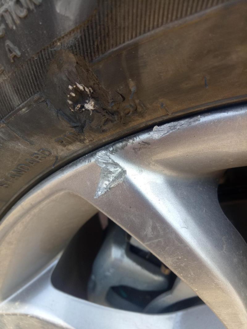 长安cs15，我汽车轮胎侧面刮破了能不能补轮胎补了能用多久