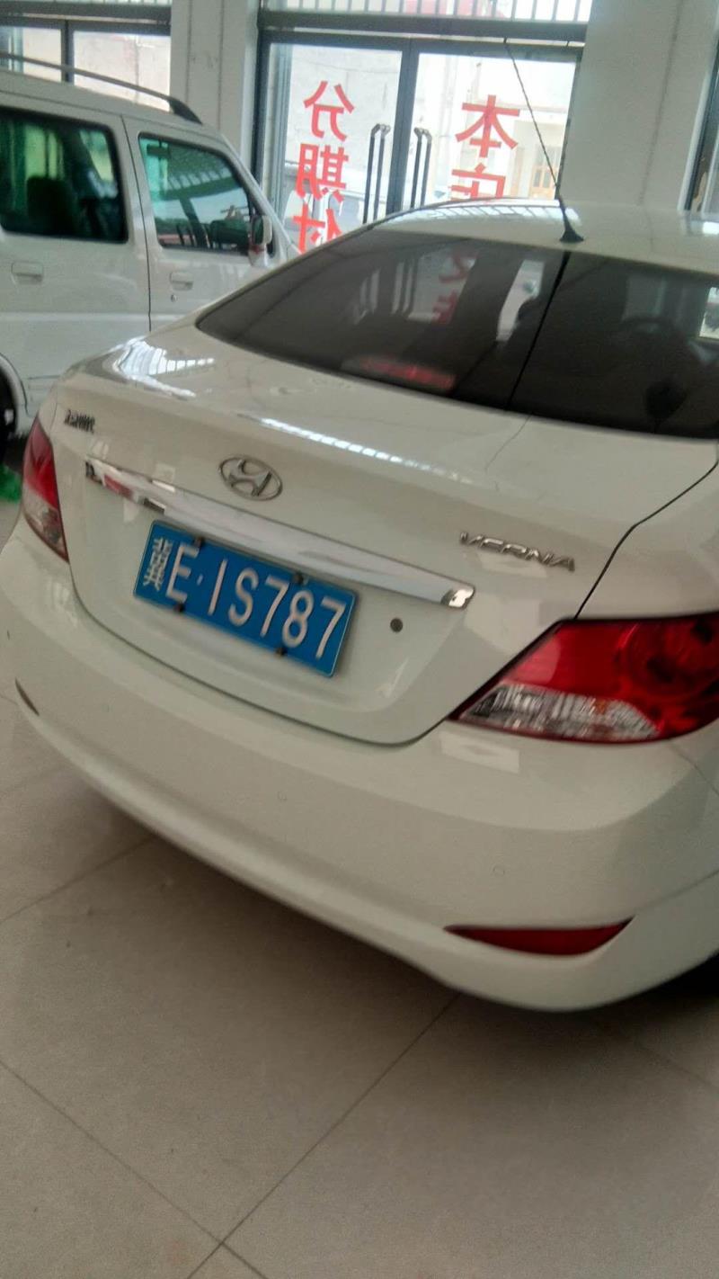 2014年北京现代瑞纳，老款看上去车况还好，里程是7万多公里，6年车龄了，帮看看，值多少钱，车商要3要4钱
