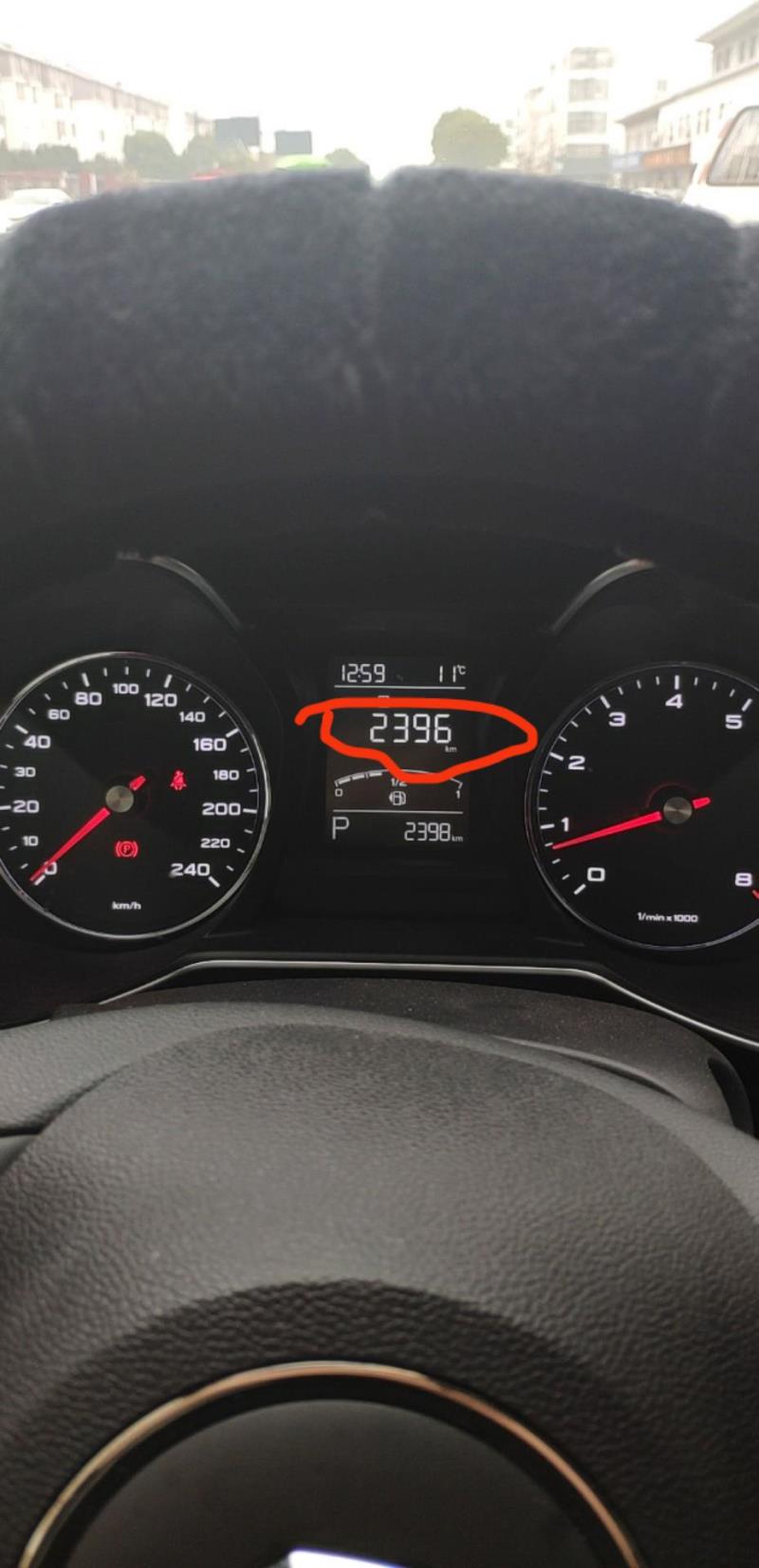 名爵6自动精英版，仪表盘怎么显示百公里油耗，买的时候显示的是平均时速，咋去保养一次就显示的这个玩意，有没有了解