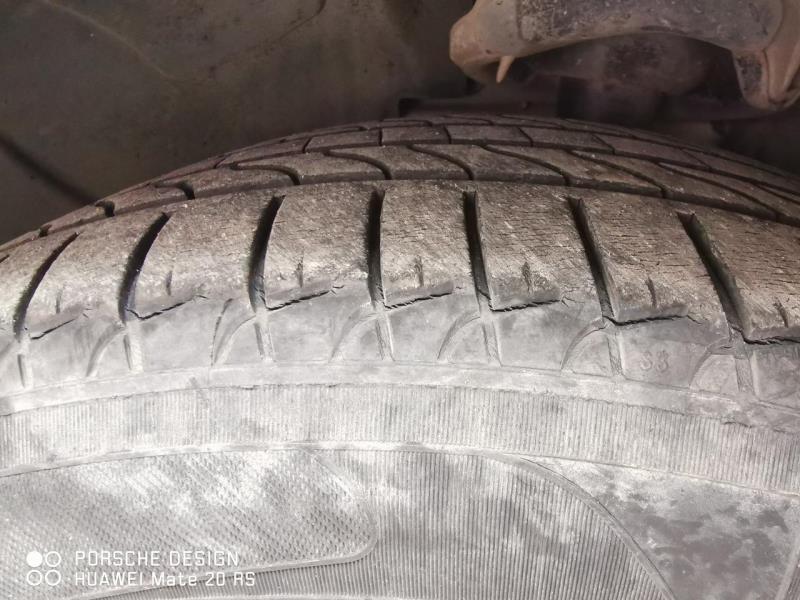 福克斯，轮胎胎肩部位有裂痕会影响驾驶安全吗，米其林浩悦系列，换了三年多，三万多公里