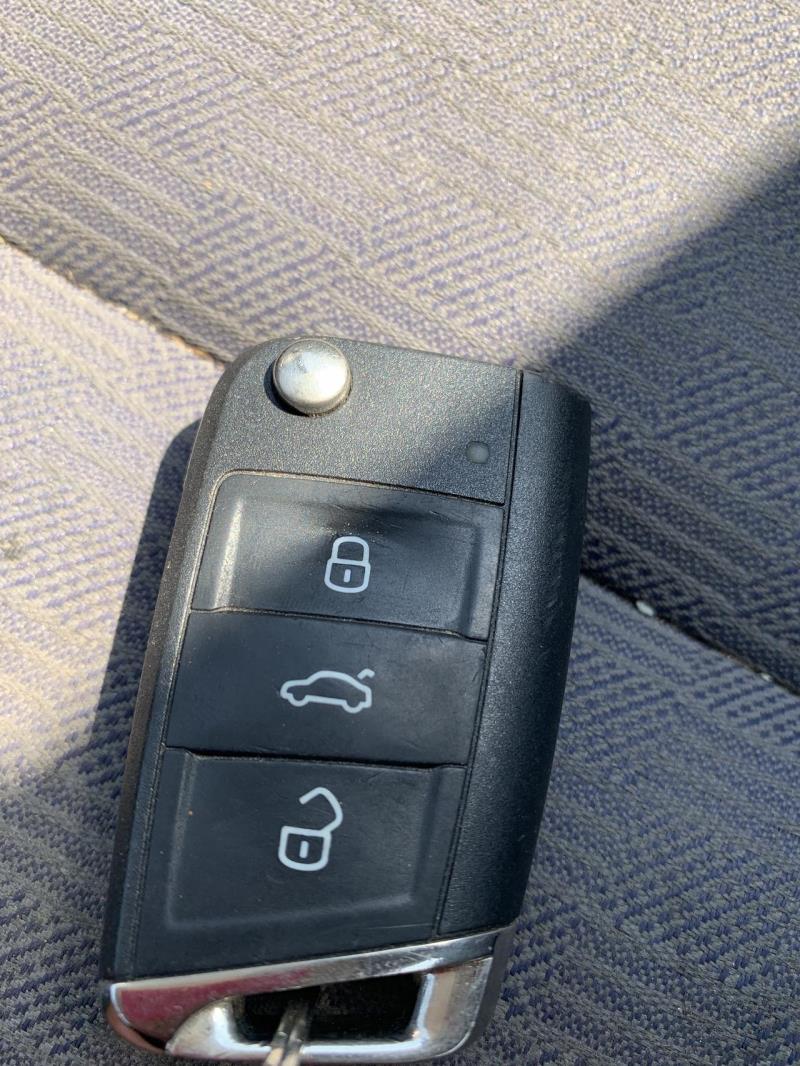 途观L钥匙丑爆，一键启动还带折叠钥匙，开车和锁车键还下浮，怎么改装好看点