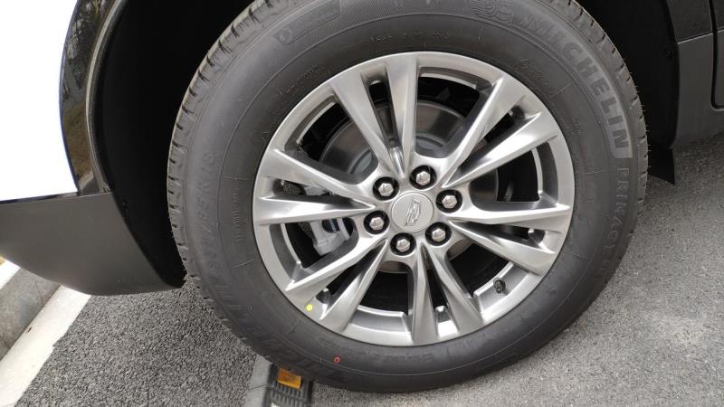 2020款凯迪拉克xt5的轮胎日期都是在内侧吗，有遇到在外侧的吗