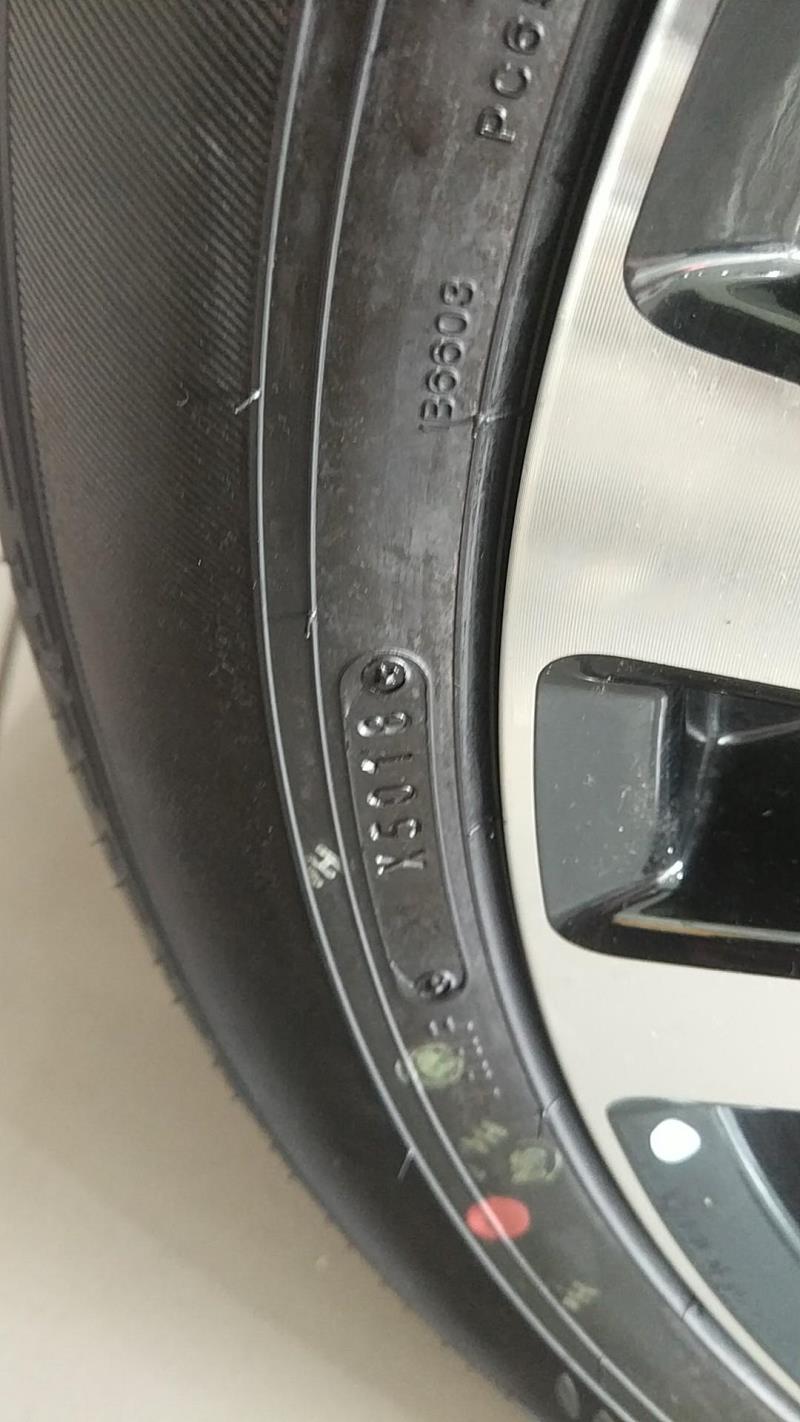 劲客，在4s店提车回来发现车玻璃生产日期是18年12月份的轮胎也是但车的出厂日期是19年1月份这车是不是有问题