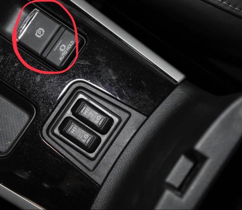 欧蓝德2.0畅享版的脚刹的时候车辆不会颤抖电子手刹的时候有颤抖是什么原因
