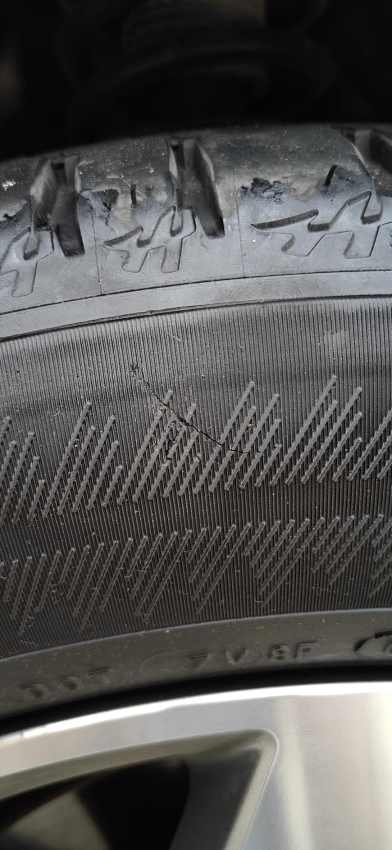 wey vv6，刚刚买一年轮胎就裂缝了这质量不行啊，这种裂缝怕不怕如果换一个要多少钱