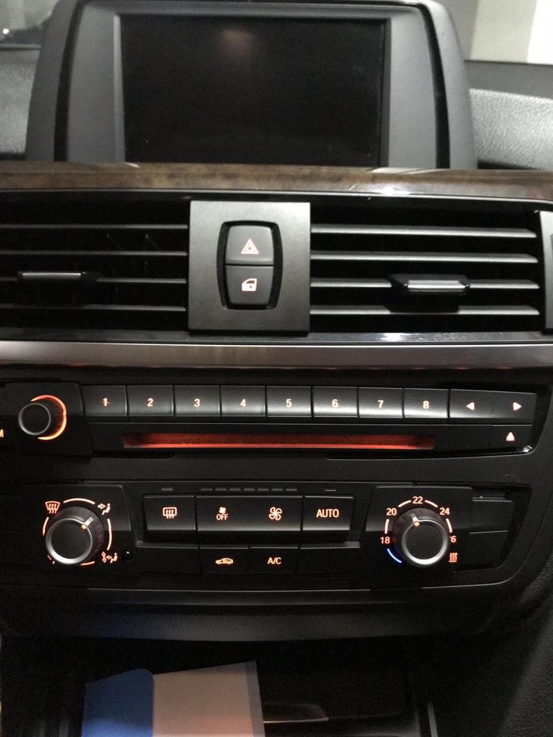 2013款宝马3系320Li时尚版，车内循环无法单独打开，必须开启空调AC才能点亮，关闭AC就内循环关闭了，这个怎么操作