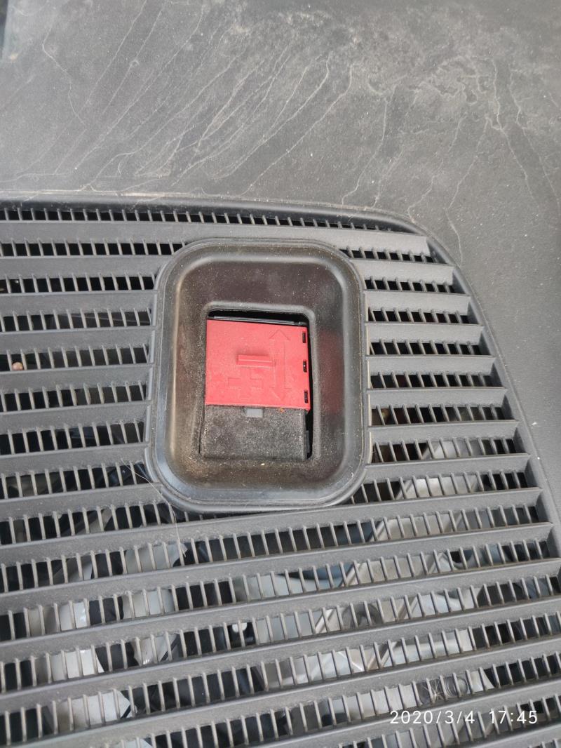 奔驰glc，这个红色的是干什么的