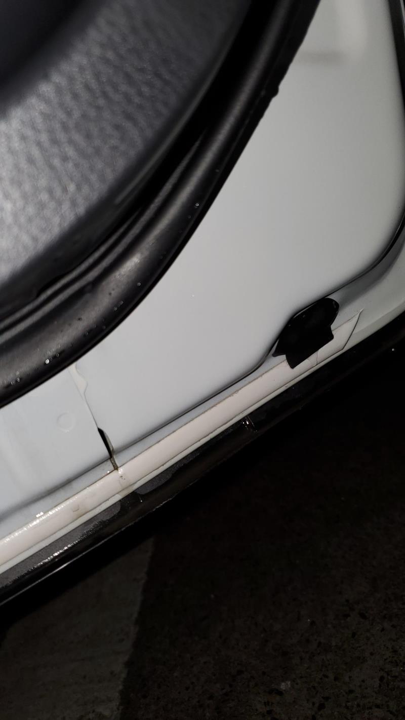 丰田c-hr，CHR车门排水孔是哪个，要不要把黑的拔掉啊