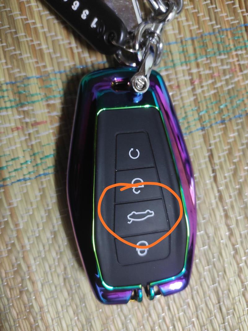 吉利icon，车钥匙上那个开后备箱的按钮怎么没用