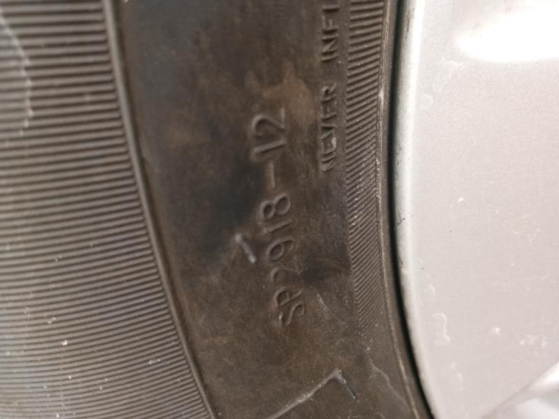 宝骏530刚买几天就刮伤轮胎，有裂纹，对安全有影响吗，需不需要更换轮胎