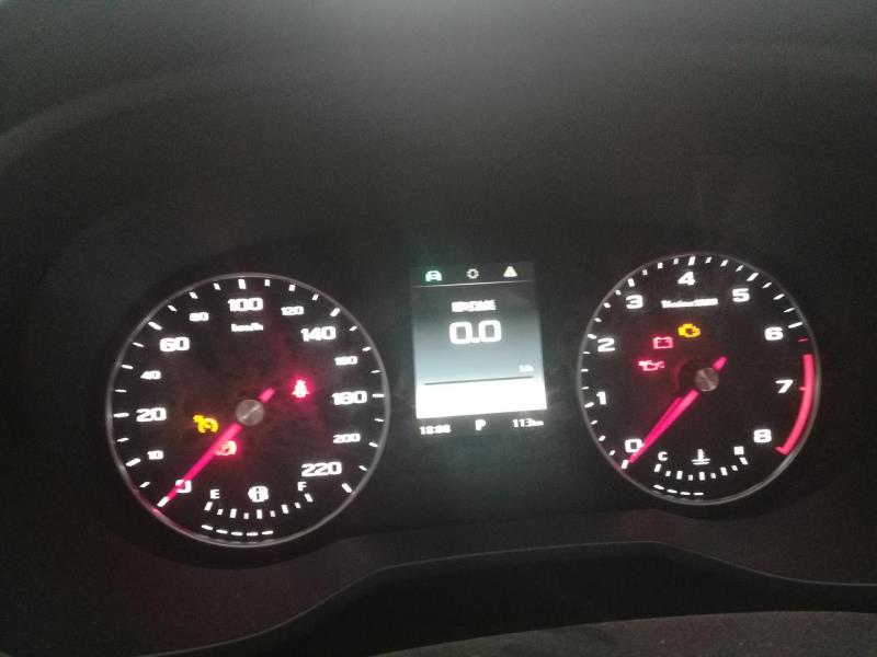 荣威i5，i5自动朗豪版本提车不到一周自动检测后机油和电池亮红色标识，如下图所示启动发动机后就消失啦正常吗