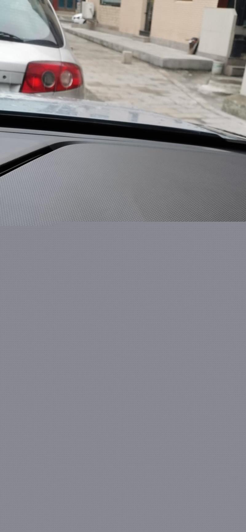 吉利icon，很多车主副驾都有这痕，有些的凸起，这里面到底是什么有人知道吗