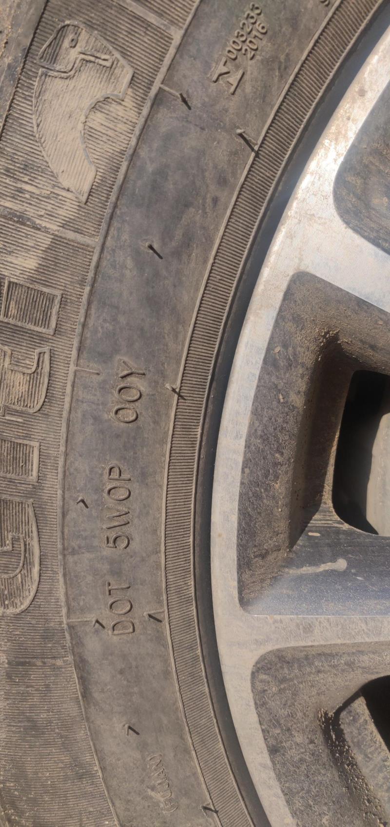 2019款博越智雅2.0手动，左前轮轮胎没有生产日期，其它三个轮胎都有，懂是怎么回事