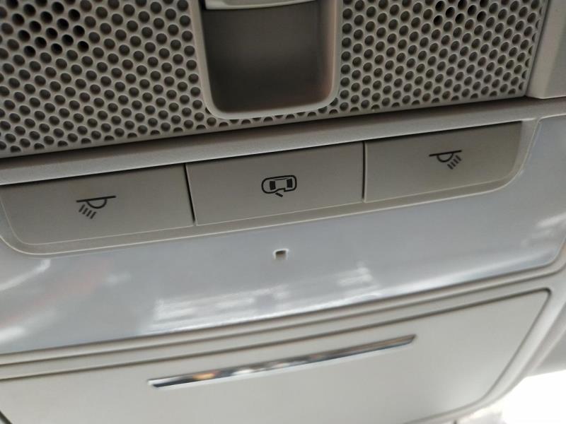 荣威i5，一直没搞懂，车内灯中间那个按钮干啥用的，知道的说