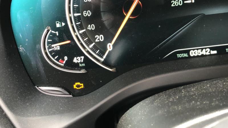 7月20号新提的宝马x3豪华版28i启动车显示这黄灯下怎么回事