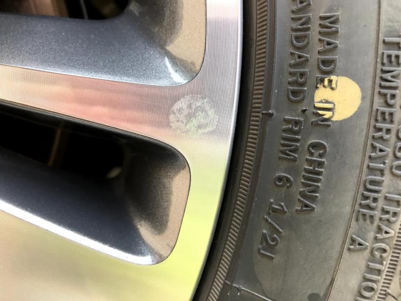缤瑞，汽车轮毂上面有一个纸圆点有什么用，洗车洗掉了有什么影响，会影响更换轮胎吗