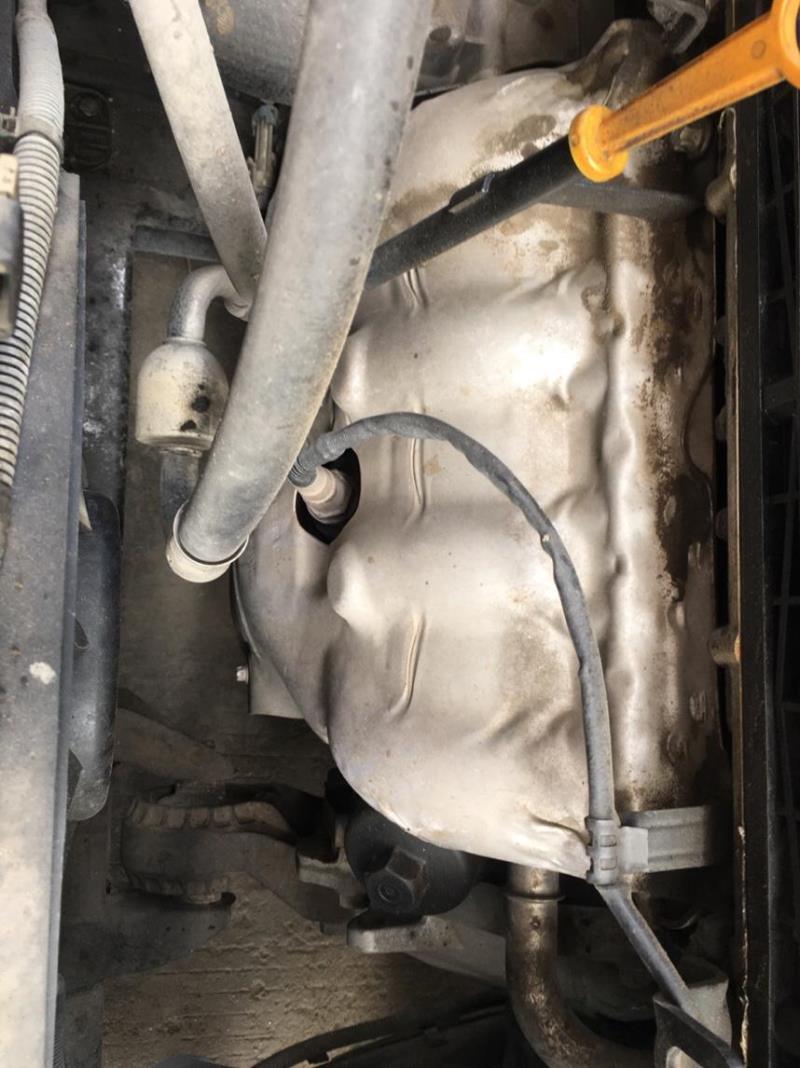 2013款科鲁兹发动机的铁盖这个是原厂的吗，歪歪扭扭的，说是原厂的，门帮忙解答下呗