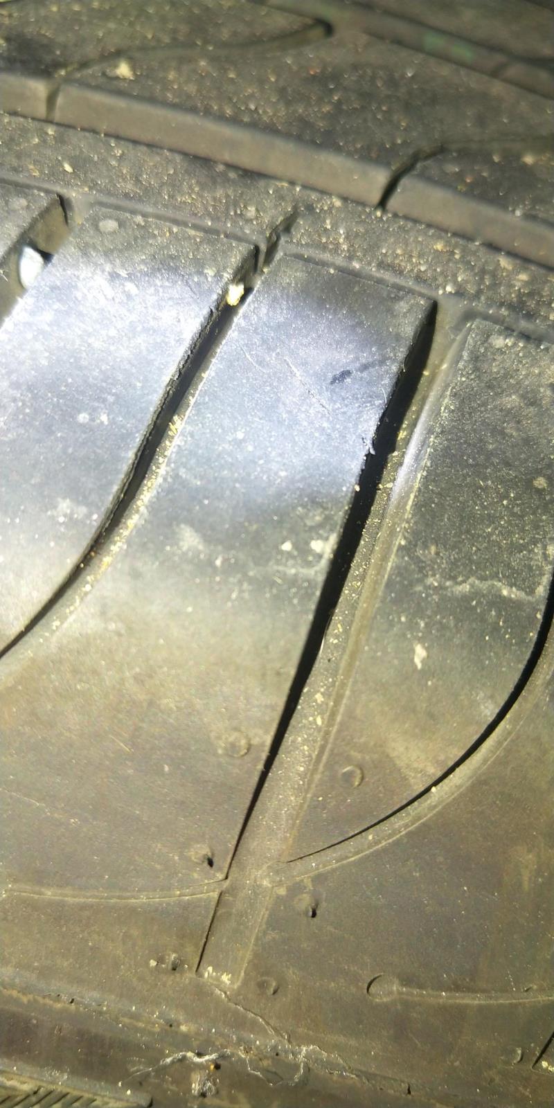 荣威rx5，新车轮胎上这种小裂纹，是怎么会是啊
