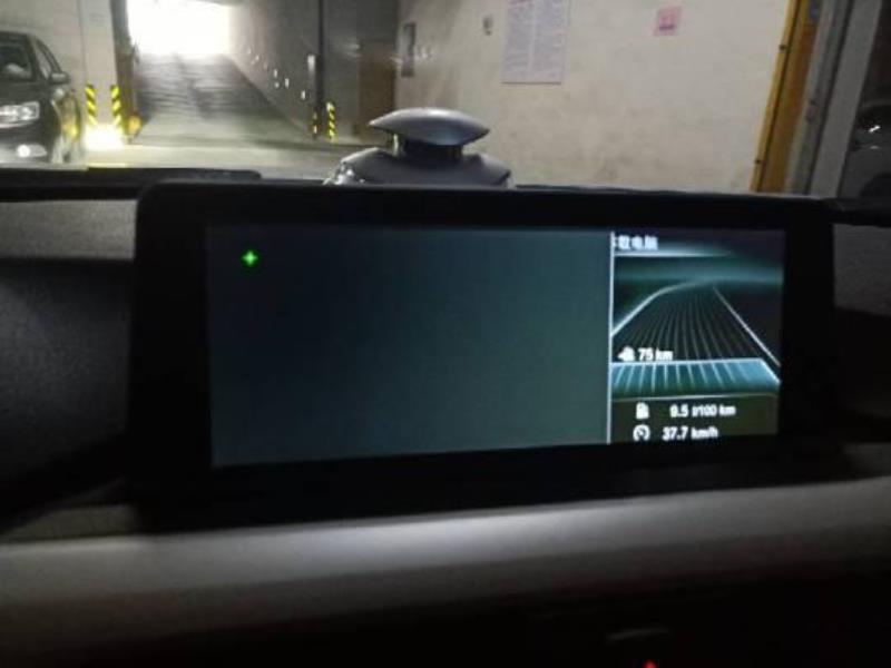 宝马3系，2015款320li开完机屏幕是这样的