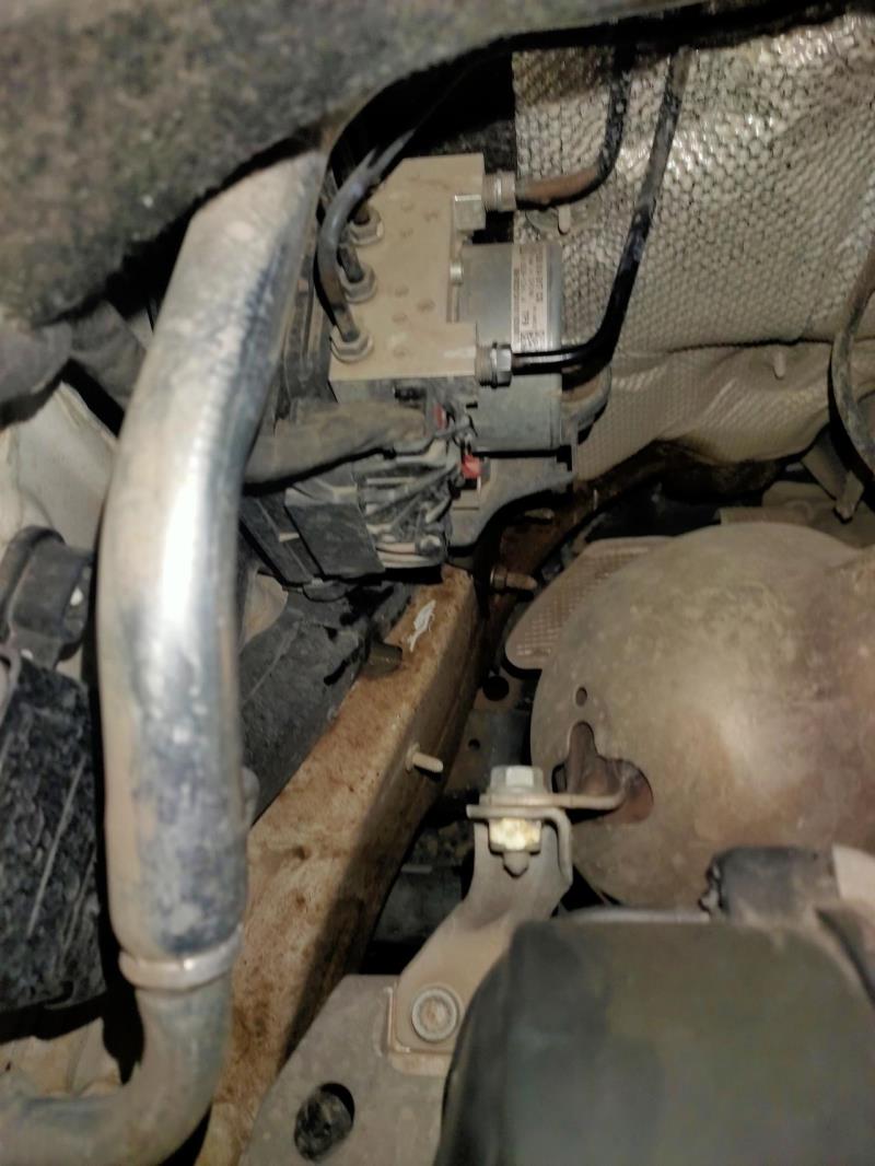 2019年2月提的明锐1.4t豪华版发现ABS泵下方有油印，油管接头也有油印，其他有没有发现这种情况