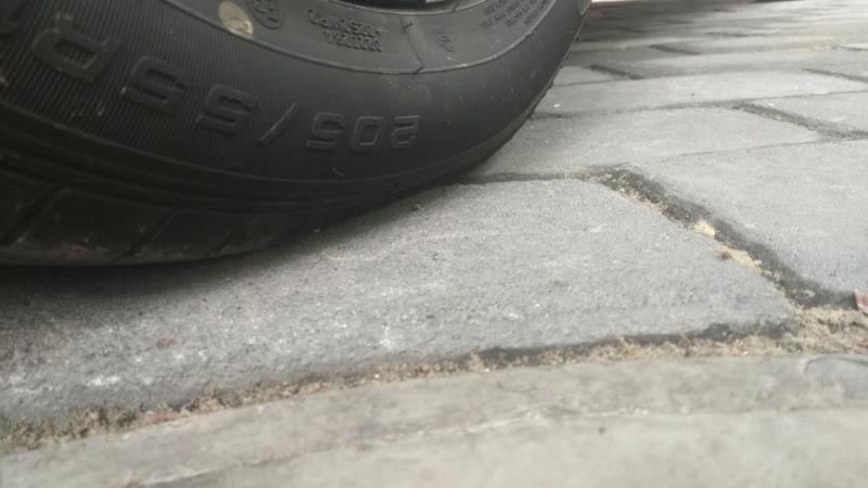 科鲁泽，我的前轮胎怎么看着很缺气啊，这是正常的吗