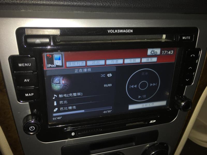 朗逸，用苹果手机充电线连接车里的usb接口，可以充电，但是播放音乐怎么从手机里面传出来声音，而不是车里