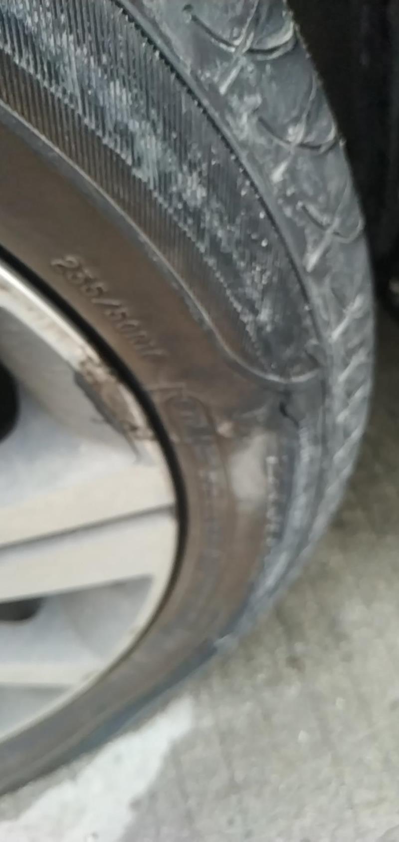 荣威RX5轮胎爆了，换一个原厂固铂牌轮胎，要多少钱啊，4S店说要980贵吗