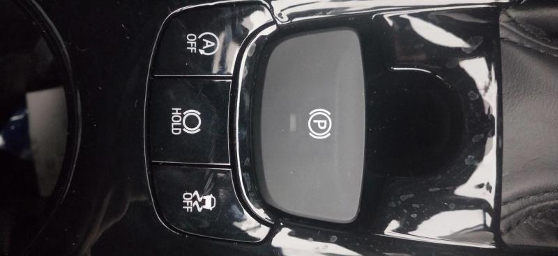 丰田c-hr，自动驻车这个按键需要发动后按下才有用吗