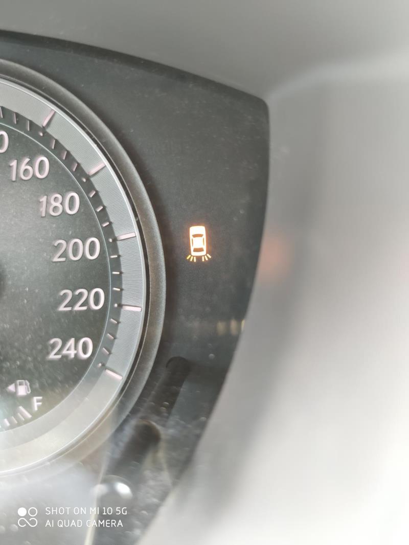 雷克萨斯es，车里故障灯亮了不认识车型es350有知道这是什么灯怎么解决的么