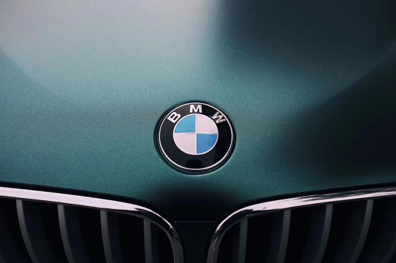 宝马5系，BMW7系已经中期改卷，5系还有多久能上新的前后大灯组和全液晶仪表盘呢?