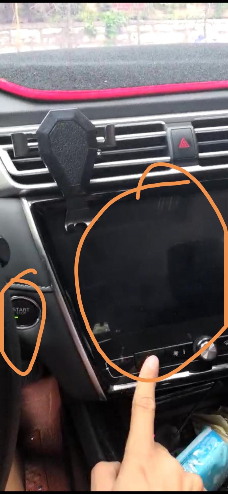 荣威i5，2019款i5自动档朗越，提车两个月，跑了两千多点，中控屏打不开，有同款的车有吗