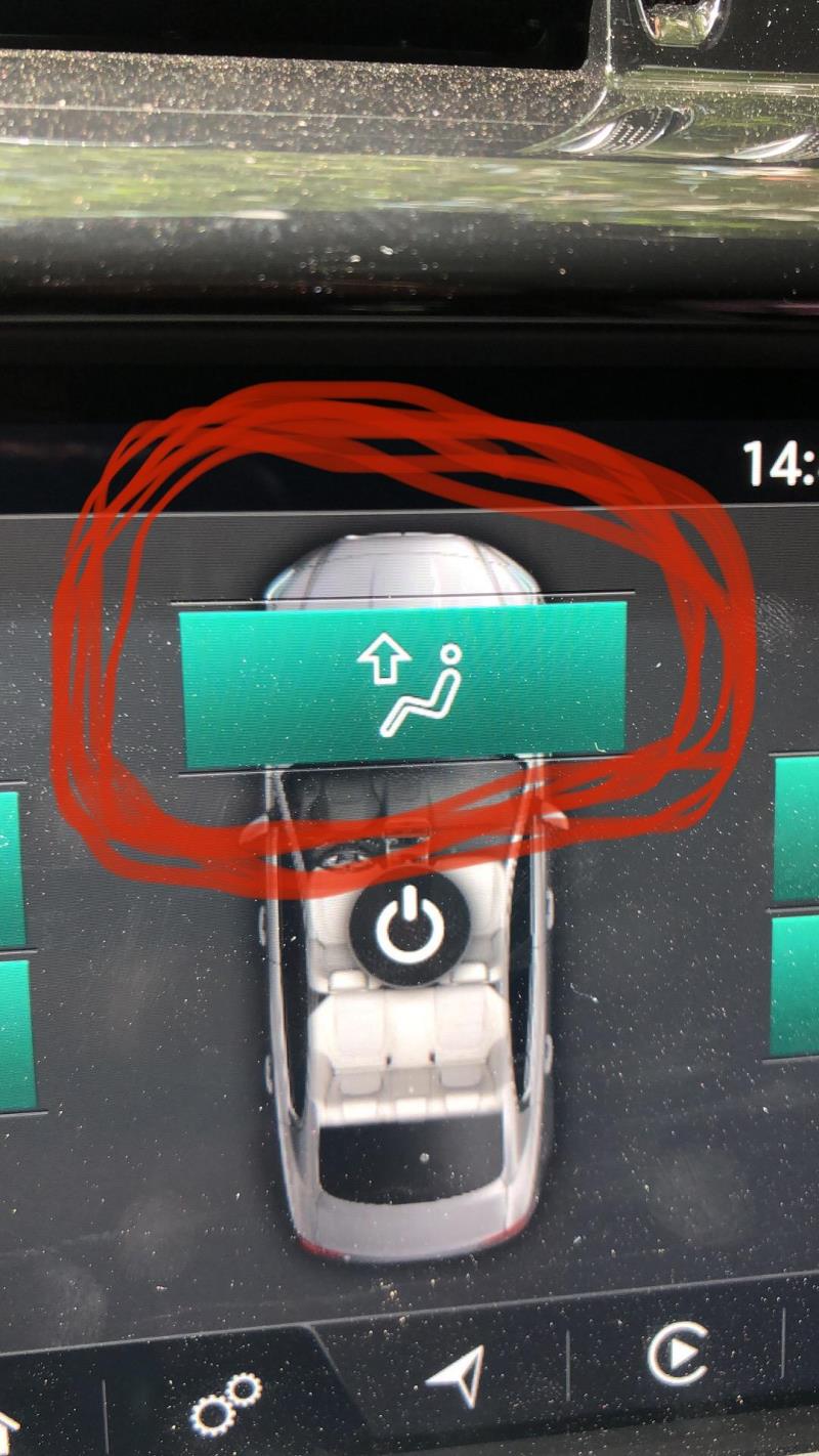 捷豹xel，中控屏上的这个和空调控制区的这个，功能是一样的吗