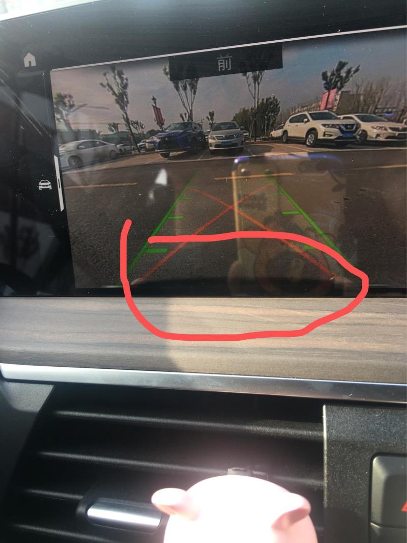 宝马x3，的360影像，前摄像头可以看到车牌的螺丝还有一点车牌吗，很奇怪