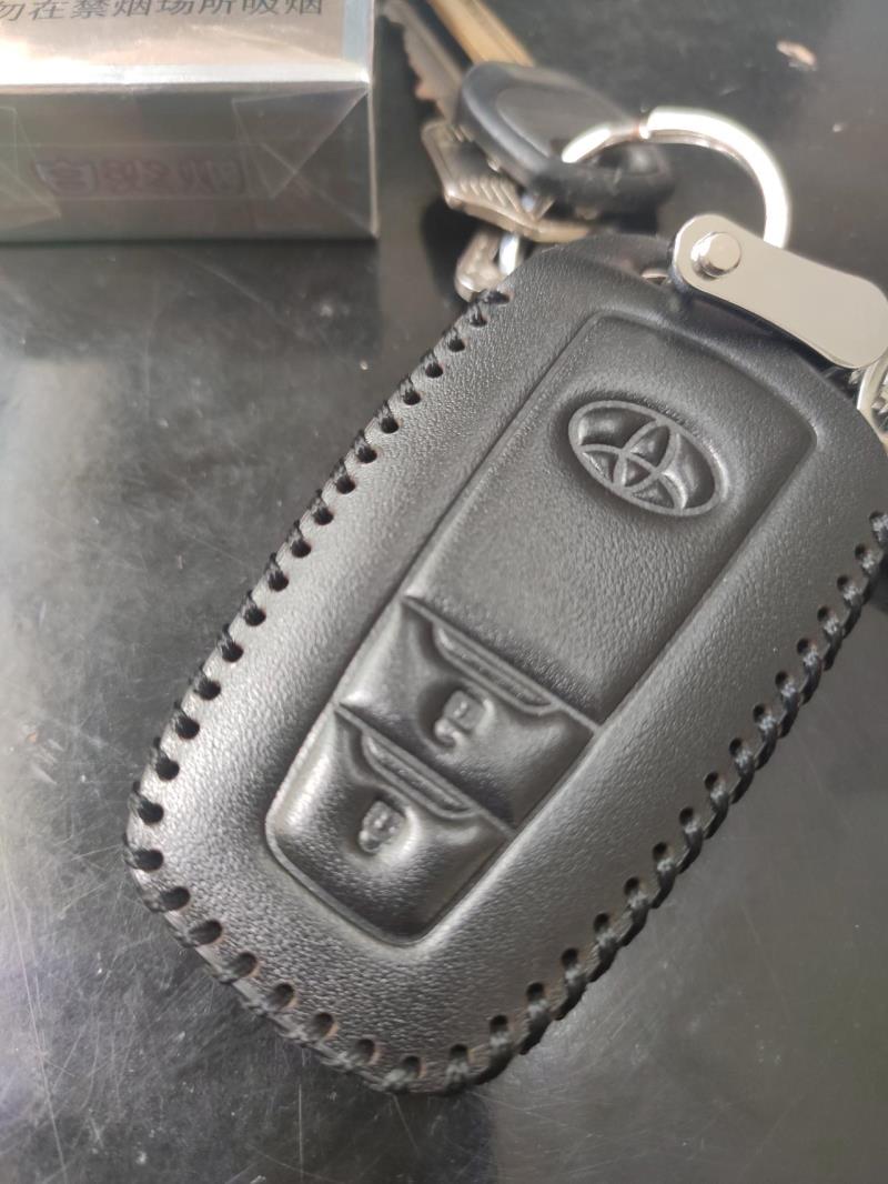 急丰田威兰达车钥匙能一键升降玻璃吗，长按解锁键和长按锁车键