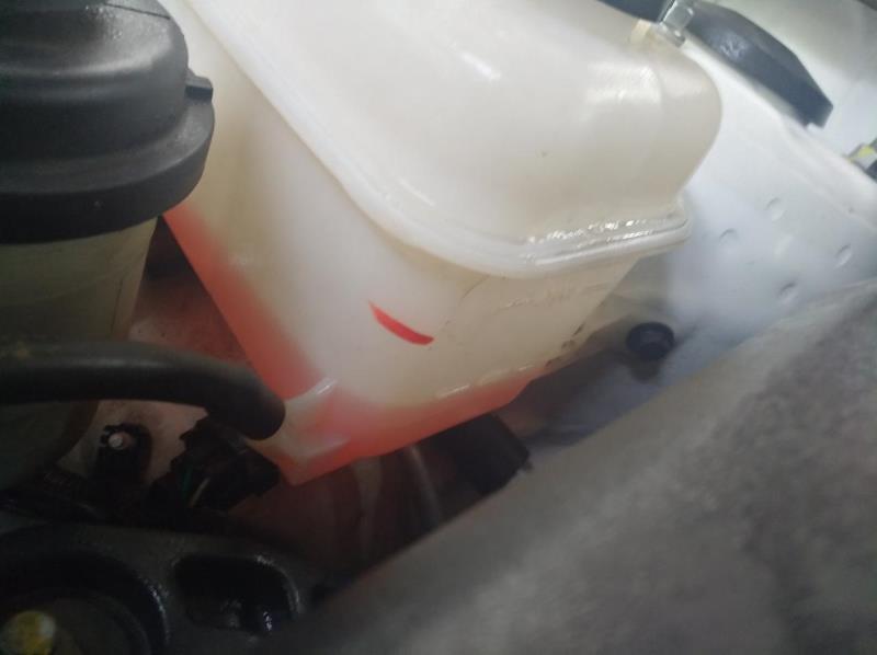 逸动，最近手动挡油耗奇高，洗车发现防冻液见底了，这个跟油耗高有关系嘛