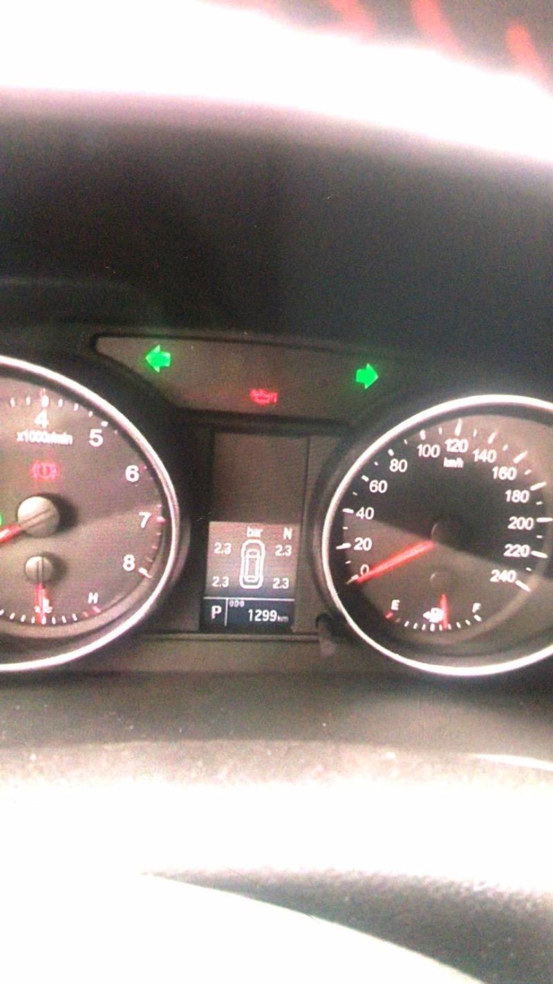 弗m6，m6新车跑了快1300km，停车时机油显示红灯，去4S店查机油，机油正常，车神这是什么原因，如图
