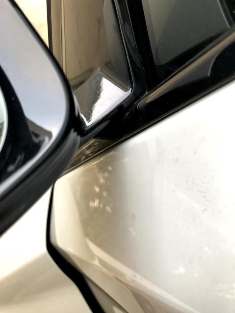 宝马5系，标轴525，最近发现主驾驶车门开车门有咯吱咯吱的响声，一开始以为是铰链，后来仔细听听，发现是后视镜位置的声音，这是什么毛病，应该怎么维修??