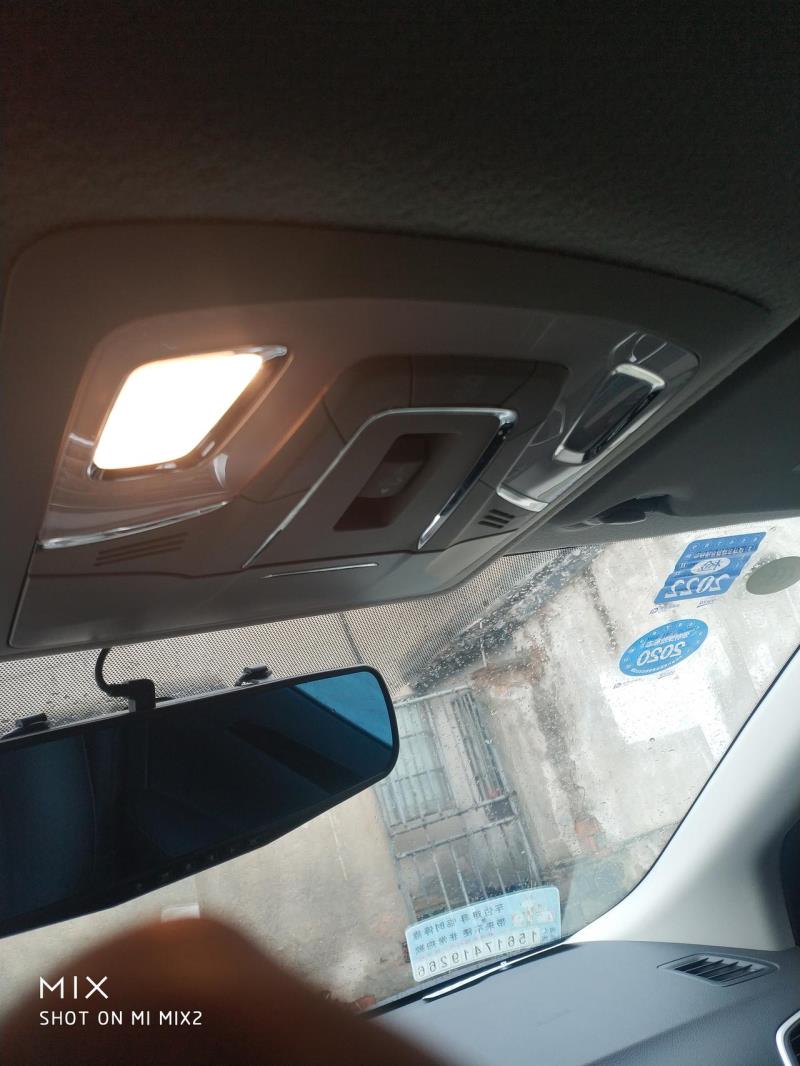 轩逸车门灯为什么有一个不会亮了，以前开关车门都会亮的，现在副驾驶边不会亮了，是按到什么按钮了还是坏了