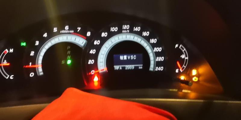 六代凯美瑞显示检查vsc，亮红色叹号，车身稳定发动机故障灯，清故障码后一会还出现