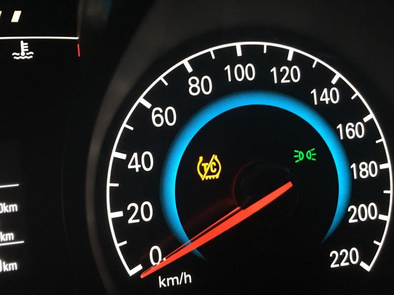 的5科沃兹仪表盘上经常显示这个标志是什么意思，不影响正常驾驶吧