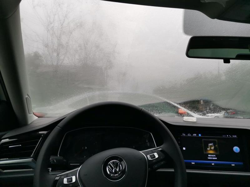 速腾，车里怎么玻璃上的雾怎么去
